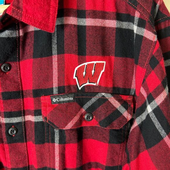 Columbia NWOT Wisconsin Badgers Red Black Plaid Flair Gun LS Flannel Shirt Sz L - Picture 7 of 14